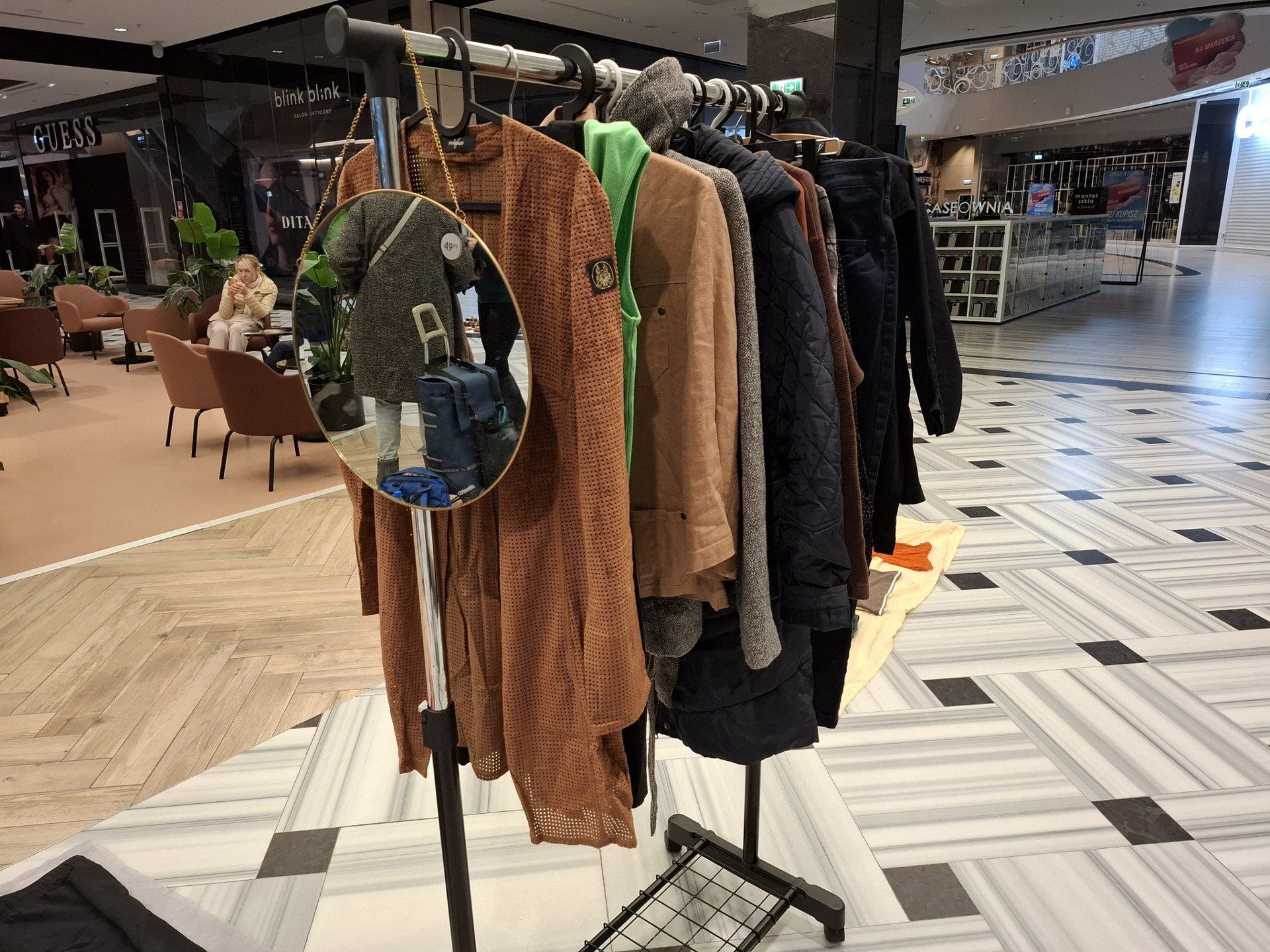 Trwa wyprzedaż garażowa w CH Promenada. Na miejscu perełki za półdarmo!