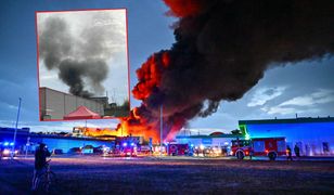 Pożar na pogorzelisku. Kłęby dymu nad Mińskiem Mazowieckim