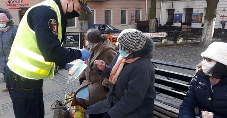 Rozdają maseczki pasażerom komunikacji miejskiej. Akcja MPK Lublin i Straży Miejskiej