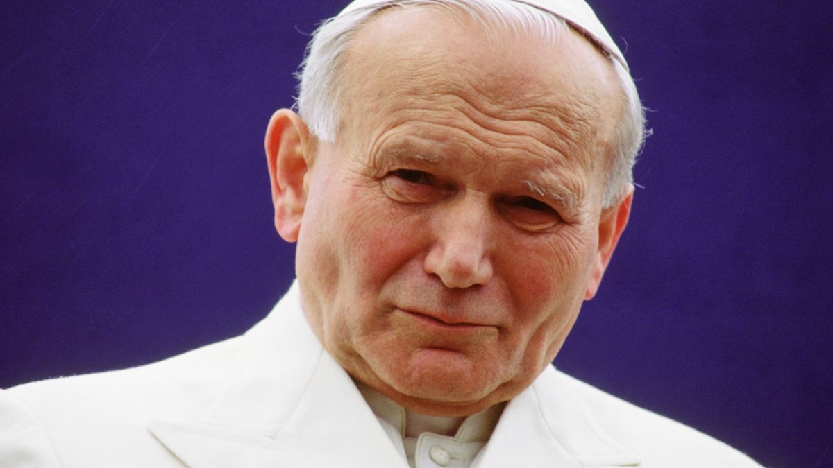 Radny Wiosny chce zmiany nazwy alei Jana Pawła II 