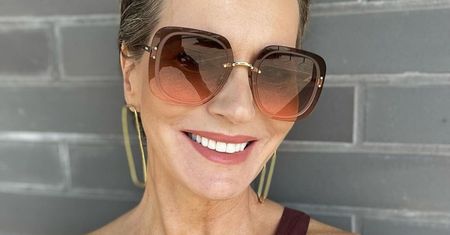 Paulina Smaszcz pozuje nad basenem. Fani: Ideał piękna i kobiecości