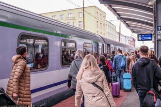 Gigantyczne pieniądze dla PKP Intercity. "Efektywność minimalna. Koszty przerzuca się na pasażera"