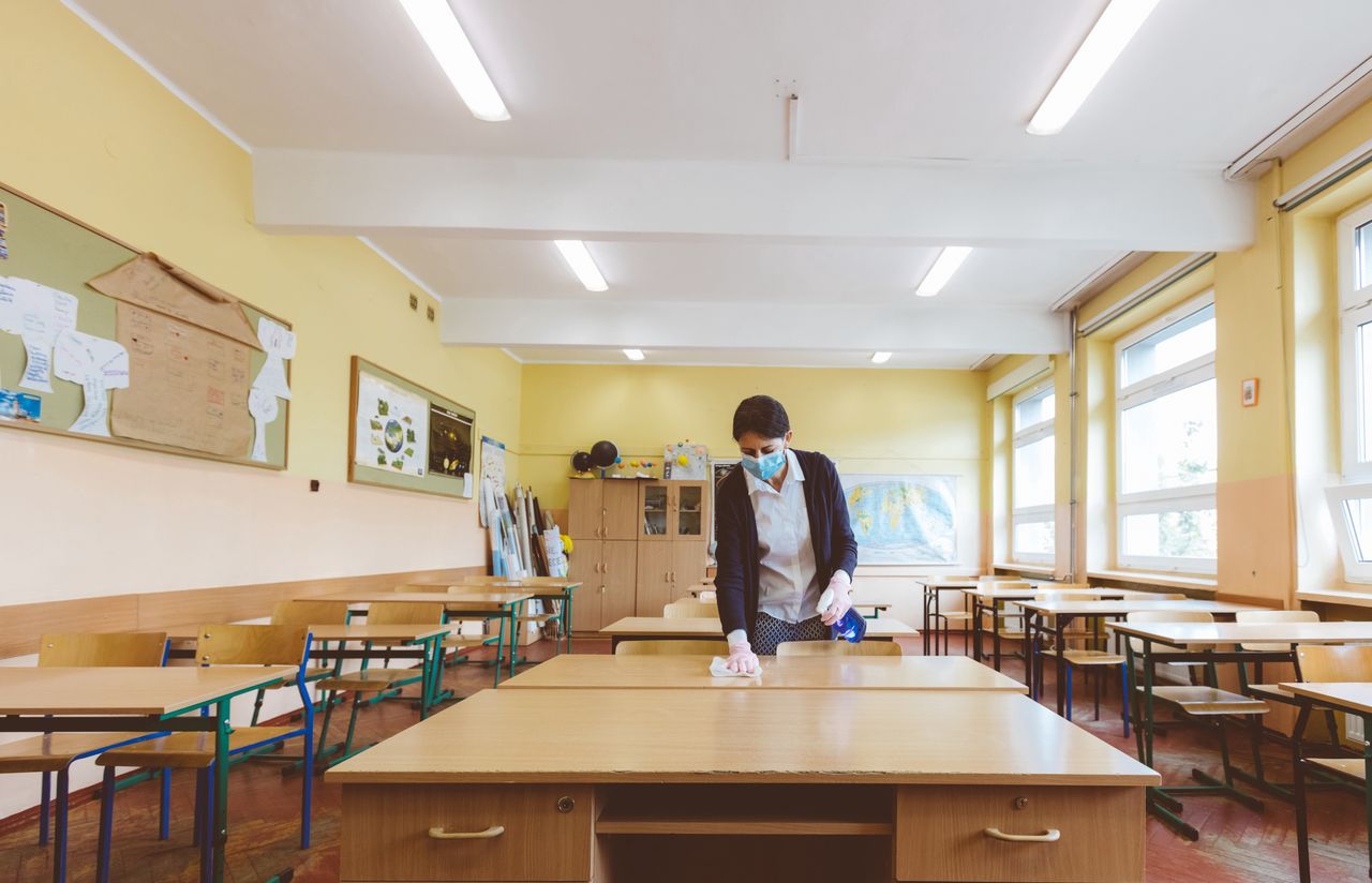 Nauczyciele idą na zwolnienia. "Rok temu w tym stanie kombinowałabym, jak iść do pracy"