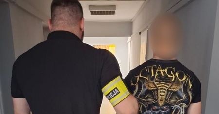 Zgotowali piekło 18-latkowi. "Uderzali, kopali i dusili"