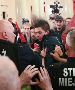 Awantura na Radzie Miasta Warszawy. Strażnicy na miejscu