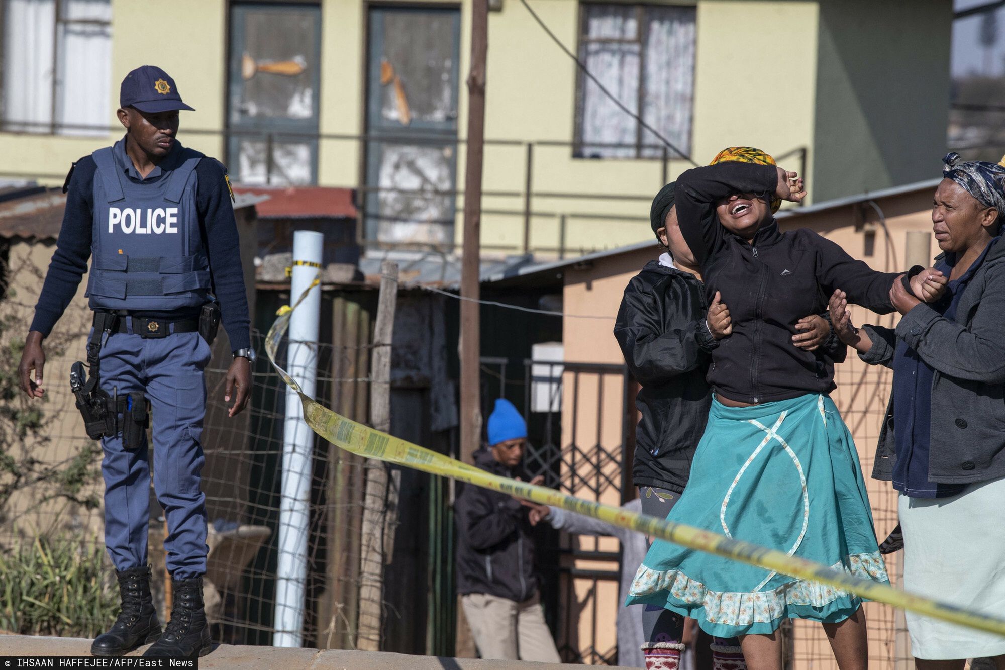 arch51
TOPSHOT - A relative of one of the victims cries as south African Police Service officers refuse to let her cross the police barrier and enter the crime scene in Soweto, South Africa, on July 10, 2022. - Fourteen people were killed during a shootout in a bar in Soweto police said on July 10, 2022.
Police lieutenant Elias Mawela said that they were called in the early hours in the morning, around 12:30am after the shooting overnight Saturday and Sunday.
When police arrived at the scene, 12 people were confirmed dead.
11 others were taken to hospital with wounds but two later died, raising the death toll to 14. (Photo by Ihsaan HAFFEJEE / AFP)
IHSAAN HAFFEJEE