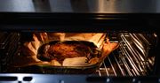 Przypalony sernik, wysuszone mięso? Przyczyną może być zła obsługa piekarnika