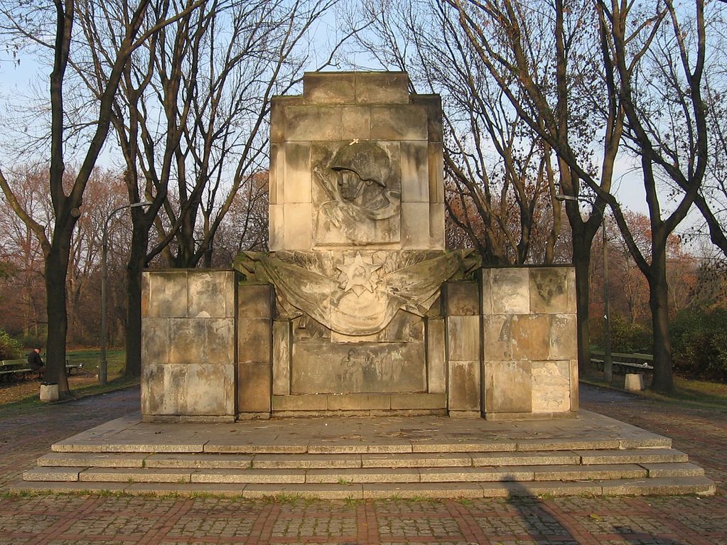 Sowieckie pomniki znajdą swoje miejsca na ekspozycji. M.in. ukrywany przed opinią publiczną bunkier atomowy