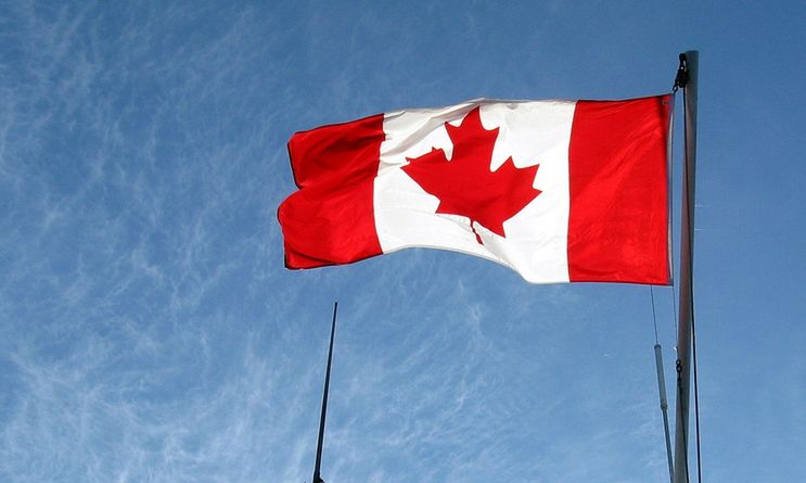 Kanada wprowadzi przezroczyste banknoty [wideo]