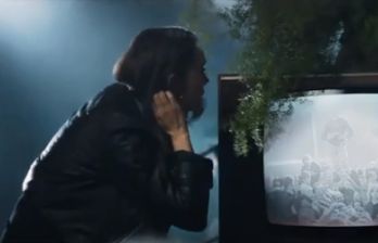 Powstała anglojęzyczna wersja spotu i portalu akcji BohaterON. Występują Musiał, Zakościelny, Więdłocha, Bujakiewicz