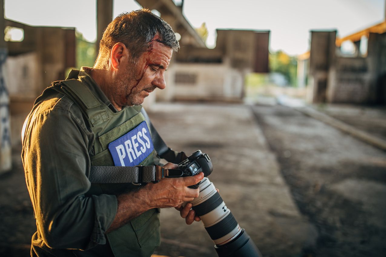 Journalist making reportageJournalist making reportageNes