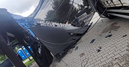Potężny wiatr przewrócił scenę Freshland Festival. Organizatorzy: Gramy dalej!