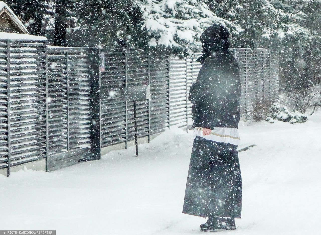 "W Niemczech tak nie ma". Polacy powiedzieli, ile dają księdzu