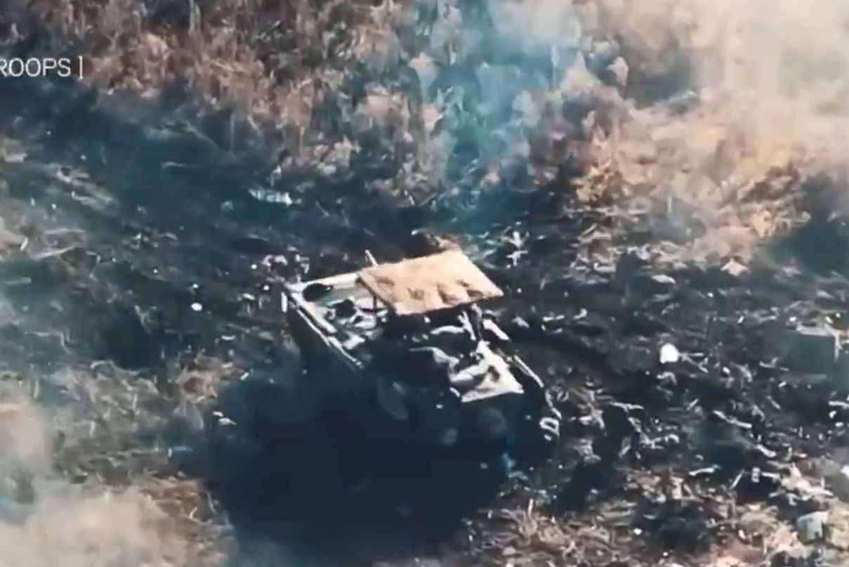 The Russian vehicle BMP-2 ran over its own soldiers on the battlefield.