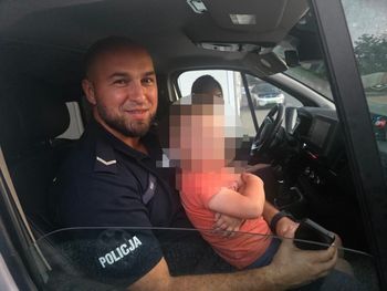 4-latek szedł boso przy trasie S17. Matka nawet nie zauważyła