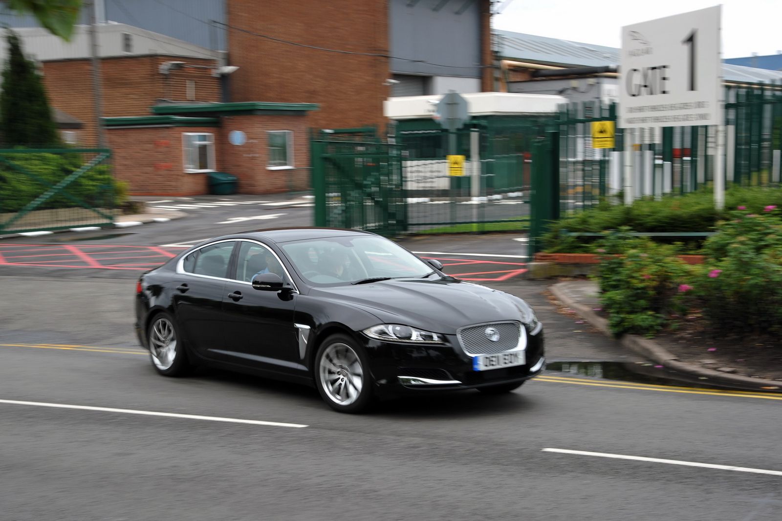 2012-Jaguar-XF-Diesel