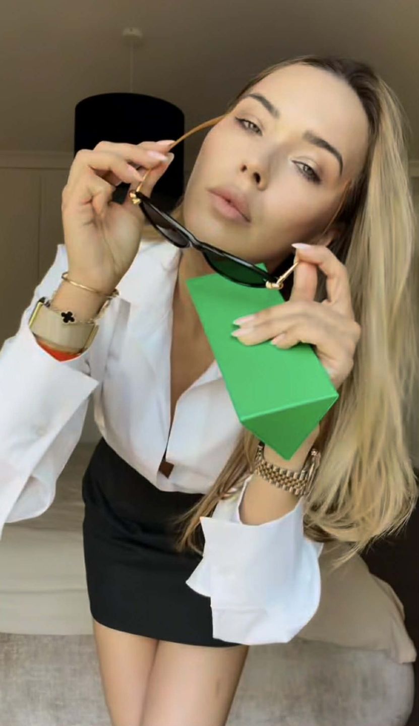 Sandra Kubicka w biurowej wersji