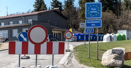 Koronawirus w Polsce. Na pontonie i przez las, żeby uniknąć kwarantanny. "Fantazja nie zna granic"