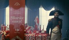 Jacek Braciak jako Napoleon reklamuje „piłkarską loterię” w Carrefourze (wideo)