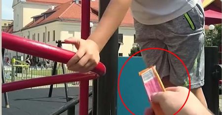 Zaproponował obcym dzieciom słodycze. Wyniki eksperymentu szokują