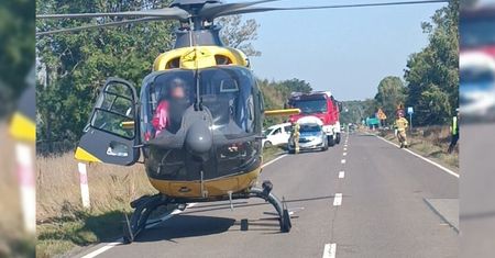 Wypadek na drodze krajowej 82 – Motocykliści w rowie po manewrze kierowcy Kia