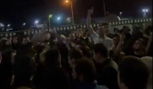 Rośnie napięcie. Tłum wdarł się na lotnisko w Rosji. "Allahu Akbar"