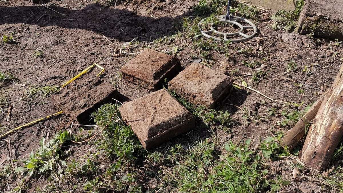 Miny przeciwpancerne na terenie posesji 