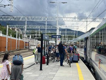 Najbardziej intensywny weekend wakacji. Na torach prawie 500 wagonów więcej
