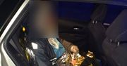 Wrocław: Wyziębiony i bez sił mężczyzna na krajówce. Policjanci uratowali mu życie