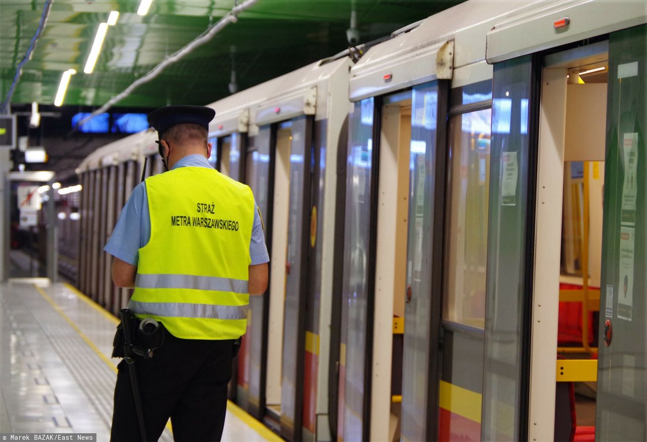 Paraliż w Warszawie. Straż pożarna w metrze, tłumy zdezorientowanych ludzi