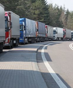 60-latek sam zatrzymuje jadące na Białoruś przez Polskę ciężarówki. "Oniemiałem. (...) Ten towar za chwilę trafi na front!"