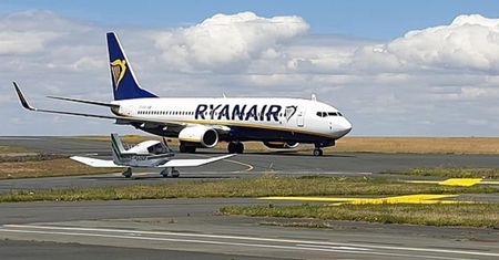 Ryanair zapłaci 17-latkowi 10 tys. euro za koszmarny lot do Chorwacji