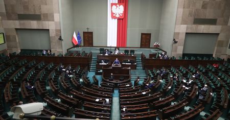 Gorąco w Sejmie. Posłowie debatują, pojawia się temat Mejzy, COVID i tarcza antyinflacyjna