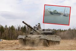 Rosyjski czołg wjechał w auto. Niebywałe nagranie