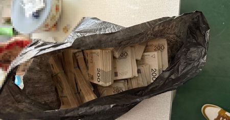 W mieszkaniu miał 2 kg marihuany i pół miliona złotych. Diler zatrzymany