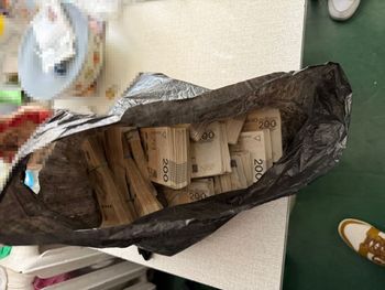 W mieszkaniu miał 2 kg marihuany i pół miliona złotych. Diler zatrzymany