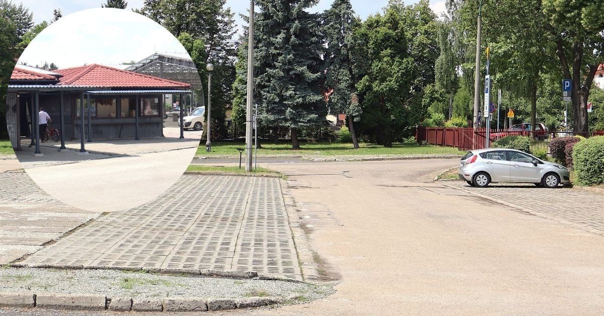 Za miejsce postojowe wewnątrz targowiska miejskiego, w jego zachodniej części, trzeba zapłacić.