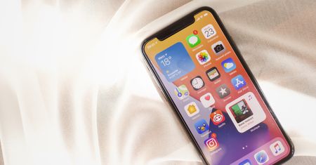 Myślisz, że jesteś śledzony? Masz rację. Szczególnie, gdy korzystasz z iPhone'a i Siri