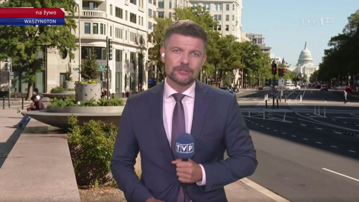 "Pan korespondent 'Wiadomości' na żywo z Waszyngtonu z placu Green Screen" - żartują internauci 