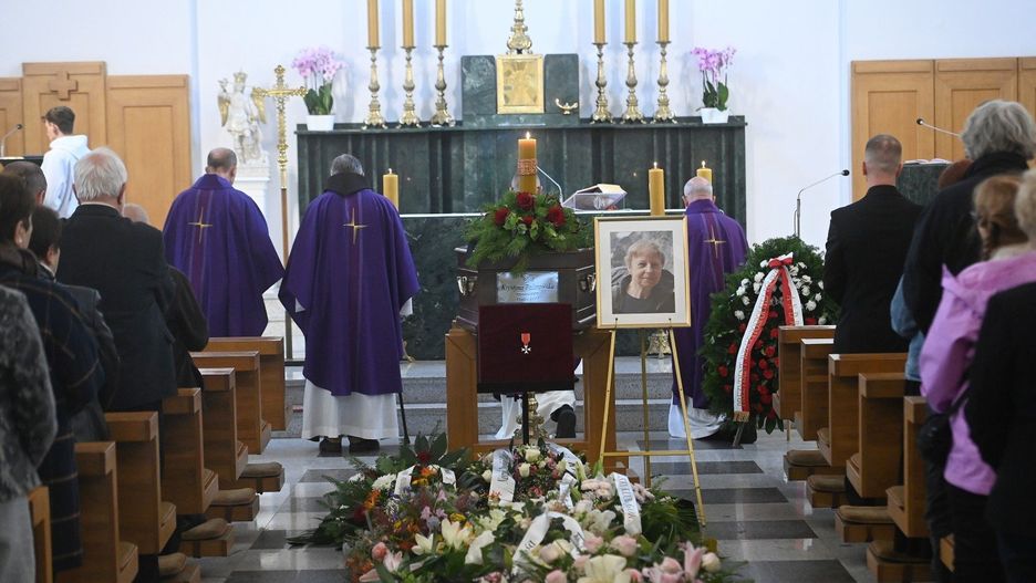 Krystyna Palmowska spoczęła w Alei Zasłużonych na Powązkach Wojskowych.