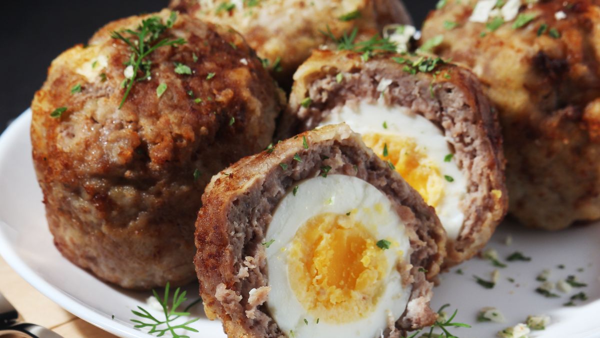 Ewa Wachowicz robi jajka po szkocku