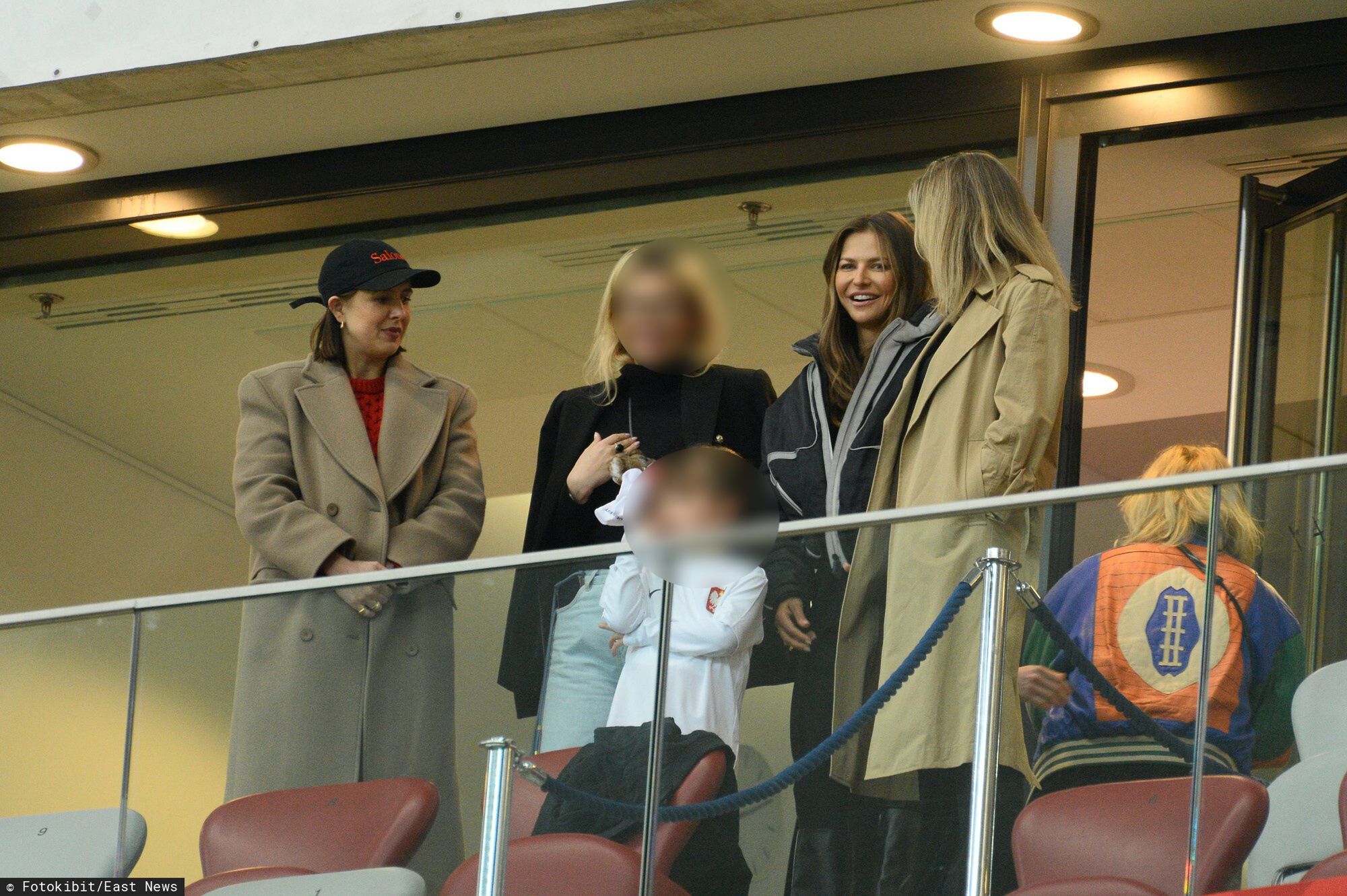 Anna Lewandowska w towarzystwie bliskich kibicuje mężowi