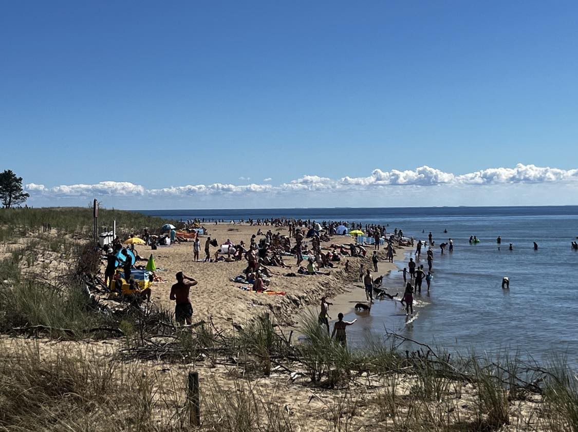 Tłum na plaży w Helu