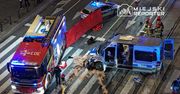 Warszawa: Poważny wypadek z udziałem radiowozu i przewozu osób na Marszałkowskiej. Rannych pięć osób