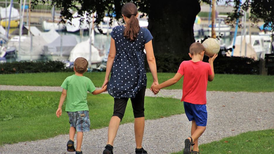 Nawet 5 tys. zł kary. Taki spacer może skończyć się mandatem