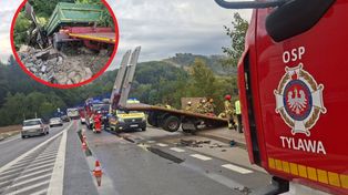 O krok od tragedii na DK19. Ciężarówka staranowała przystanek