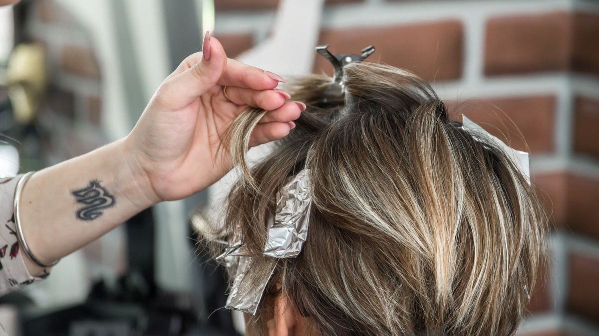 W tym roku sylwestrowe terminy u fryzjerów niekiedy świecą pustkami