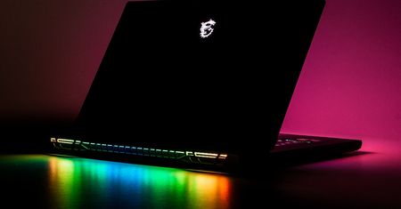Laptop z chłodzeniem gotowym na RTX 4000 - testujemy MSI Titan GT77 z Core i9-12900HX