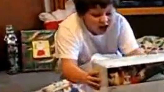 Dostał na Gwiazdkę Xboksa i zwariował (wideo) 1