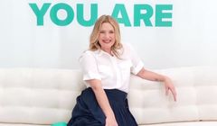 Drew Barrymore w globalnej kampanii butów Crocs (wideo)